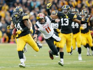 Iowa cornerback Desmond King runs an interception back 88 yards for a touchdown against Maryland (Photo: Adam Wesley/The Gazette)