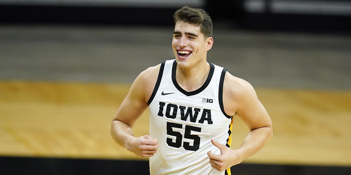 Iowa Basketball: In Defense of Luka Garza's Defense - Black Heart