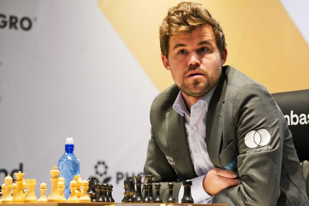 FIDE Investigatory Panel finds no evidence that Hans Niemann cheated in  over-the-board games; Carlsen fined for withdrawing